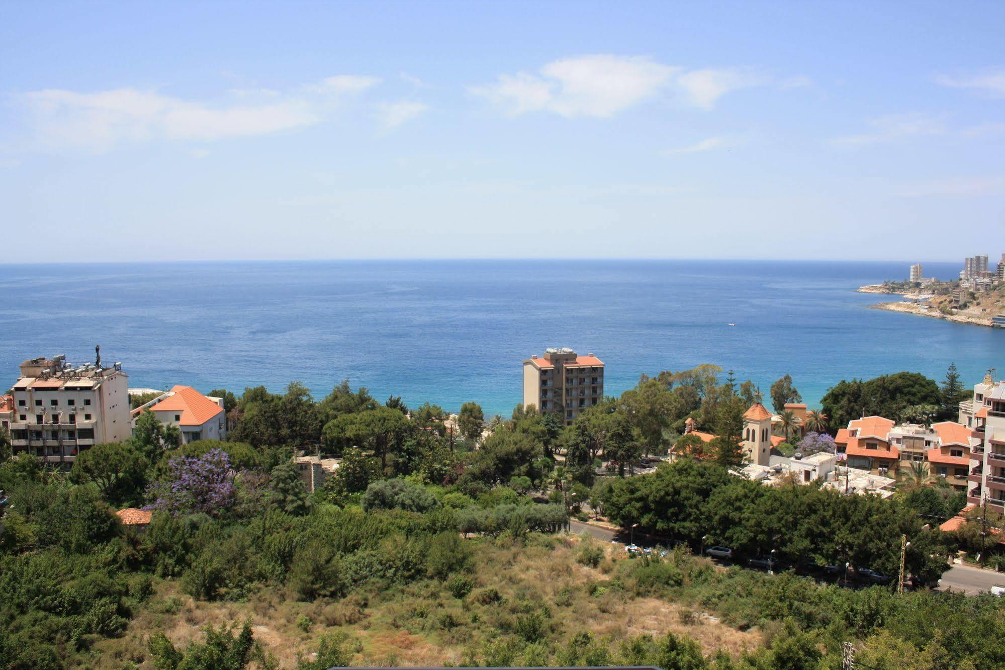 Camelot Hotel Jounieh Exterior photo